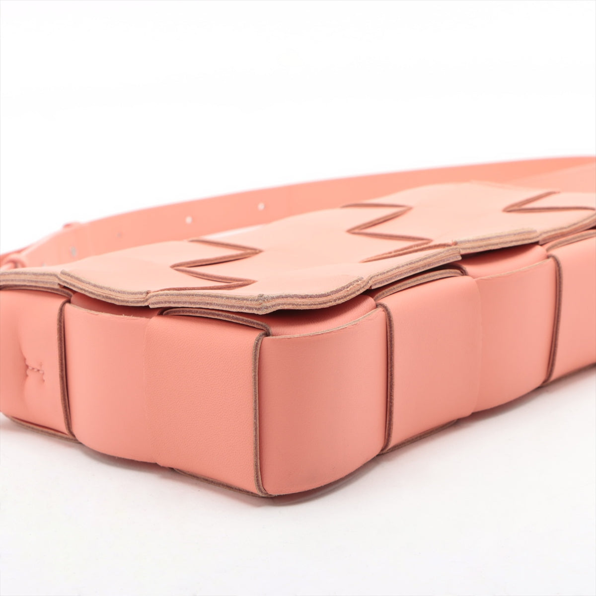 Bottega Veneta Maxi Intrecciato Cassette Leather Shoulder Bag Pink