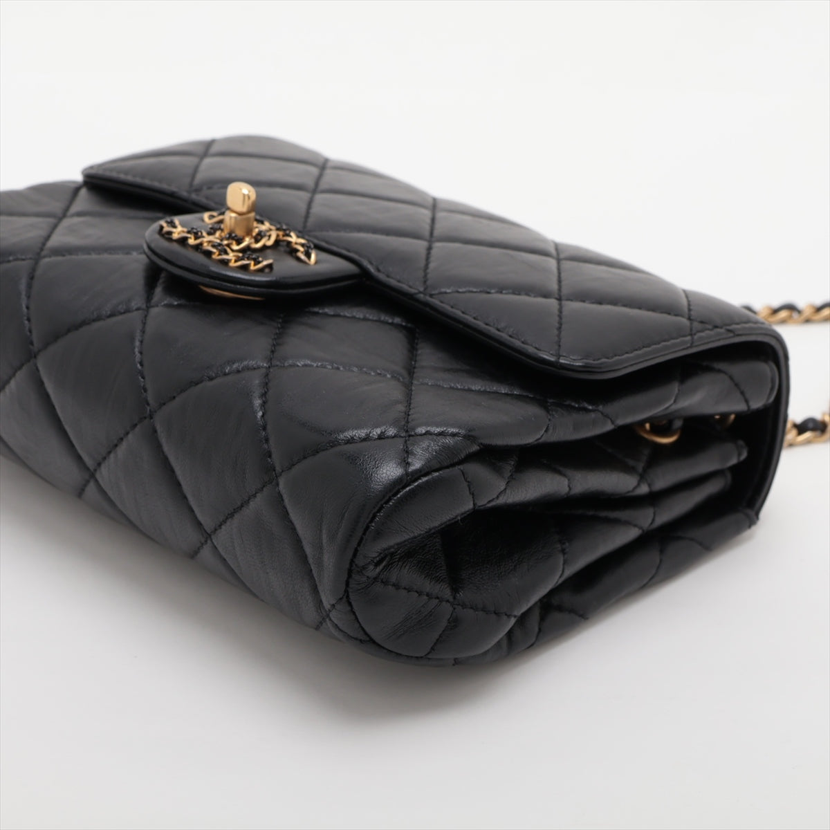 Chanel Matelasse Lambskin Single flap single chain bag Black Gold Metal fittings