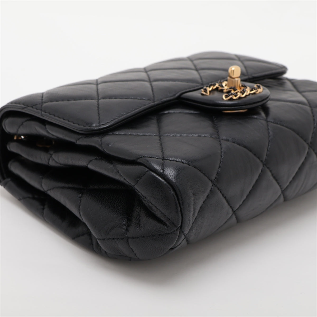Chanel Matelasse Lambskin Single flap single chain bag Black Gold Metal fittings