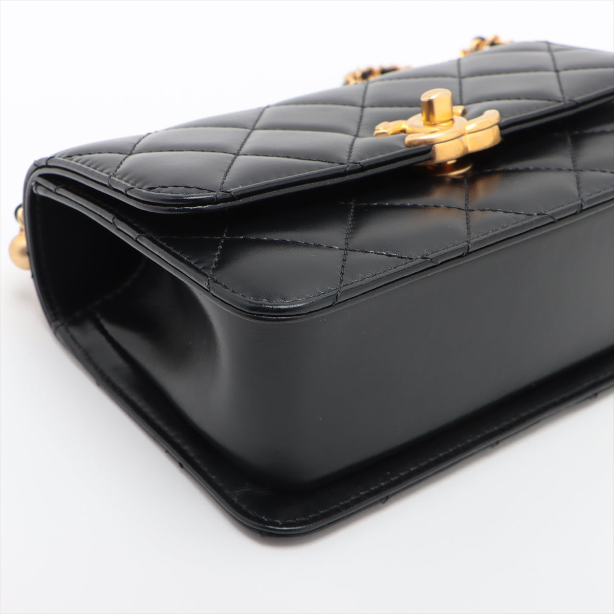 Chanel Matelasse Lambskin Chain shoulder bag Black Gold Metal fittings AS2615