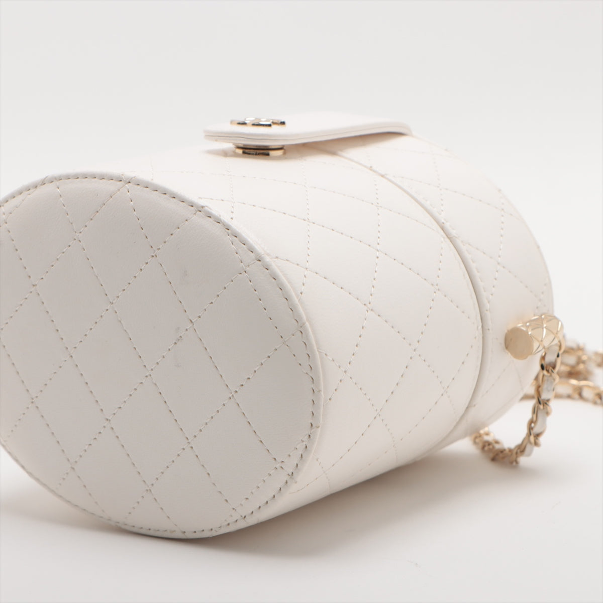 Chanel Matelasse Lambskin Chain shoulder bag Vanity White Gold Metal fittings 31st