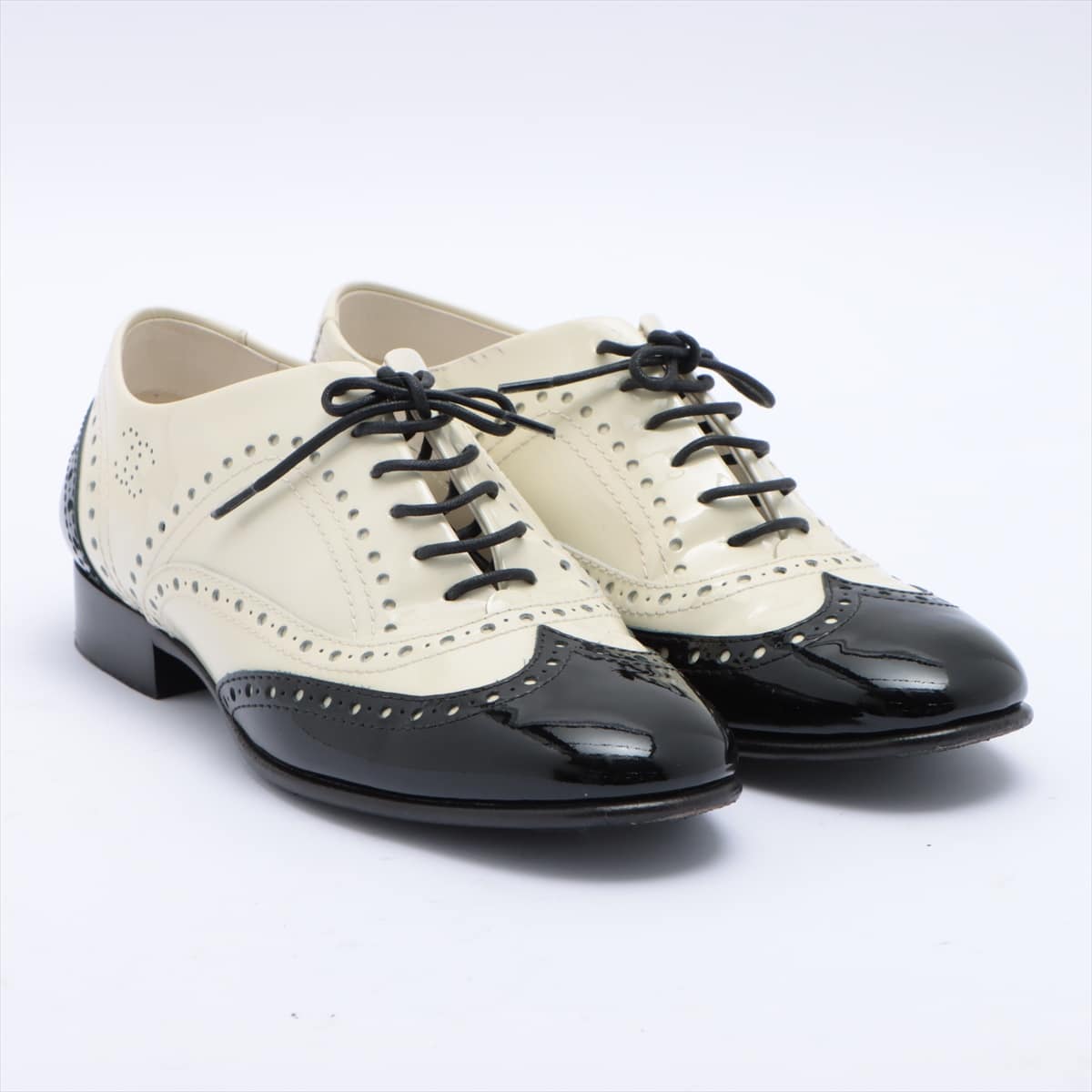 Chanel Patent leather Dress shoes 37 Ladies' Black × White G31213 wingtip