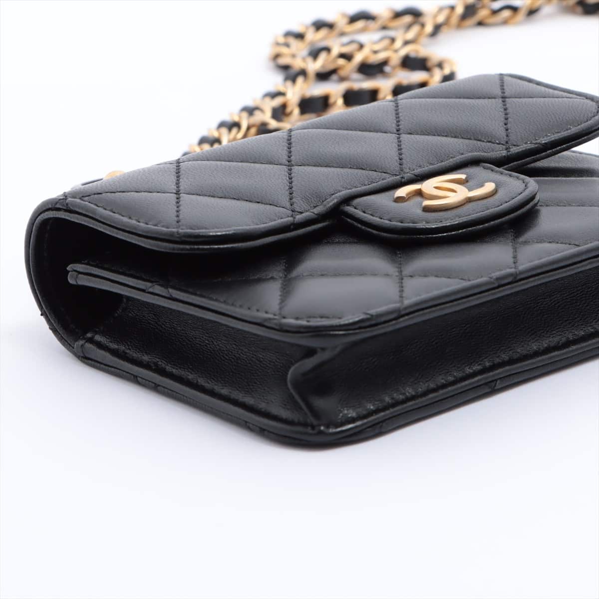 Chanel Mini Matelasse Lambskin Card case Black Gold Metal fittings 31st Comes with a chain