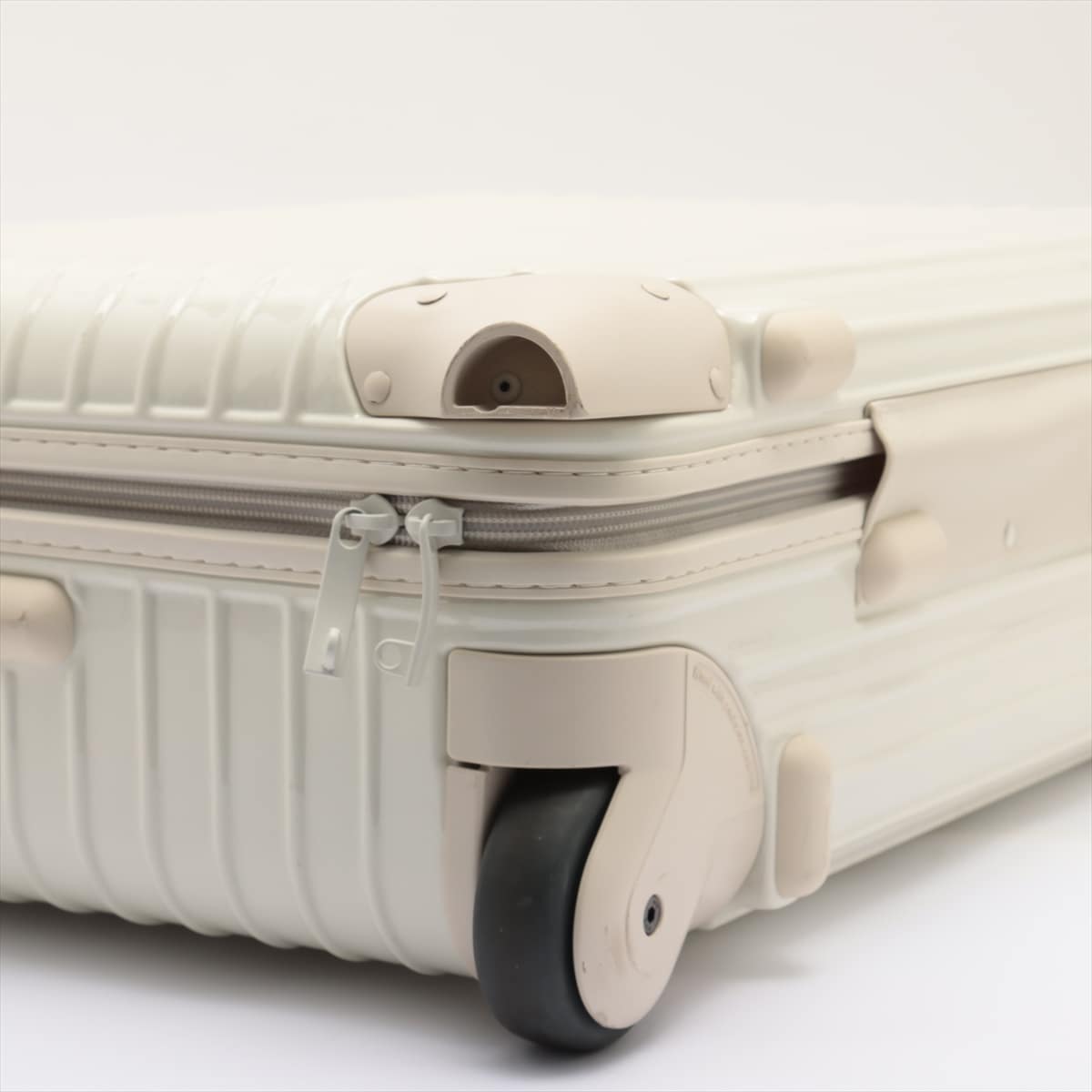 Rimowa Essential Carry case White