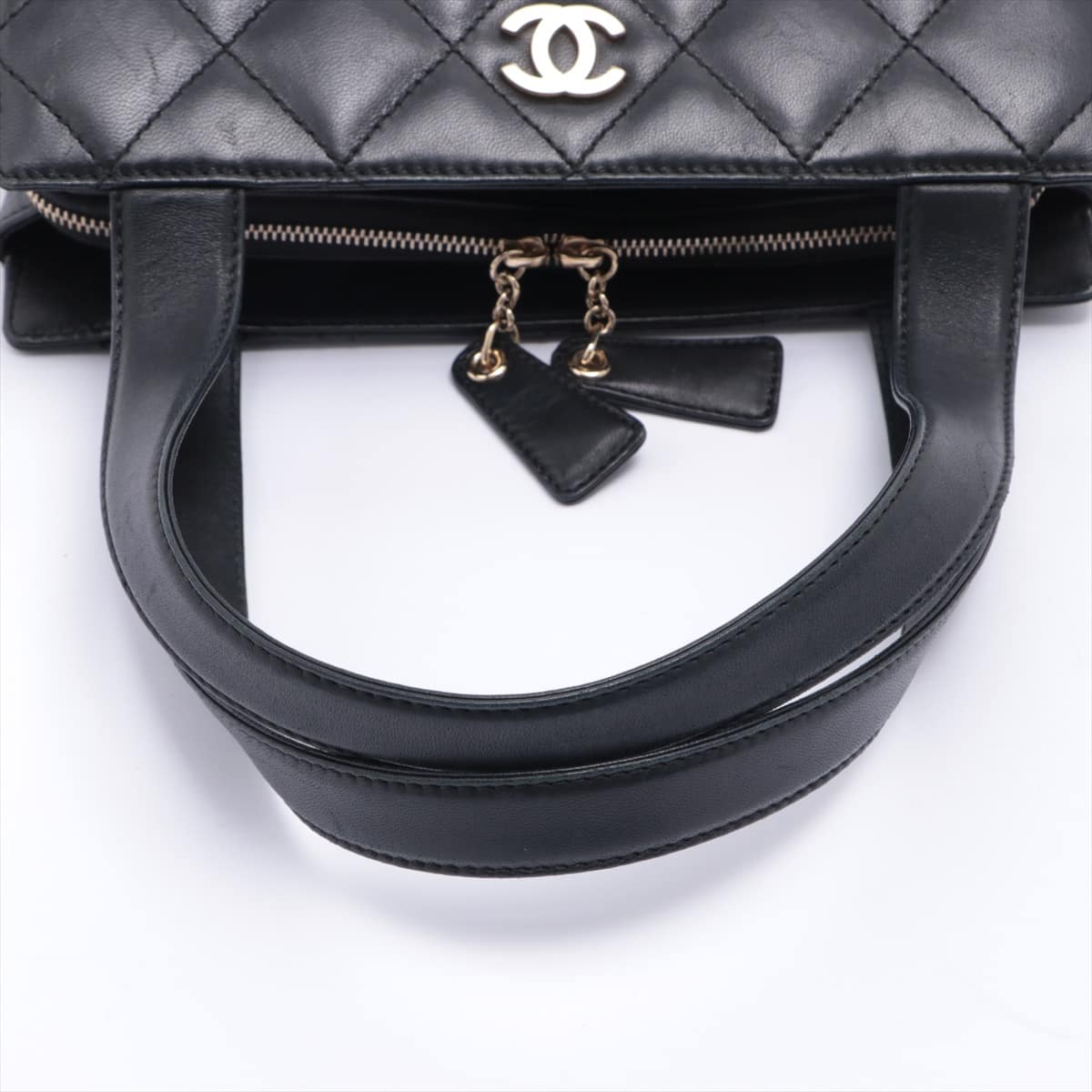 Chanel Matelasse Lambskin Hand bag Black Gold Metal fittings 7XXXXXX