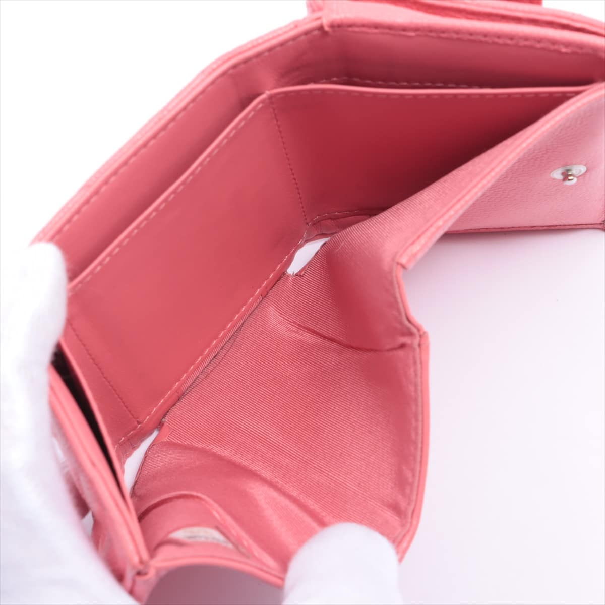 Chanel Matelasse Caviarskin Compact Wallet Pink Silver Metal fittings 30