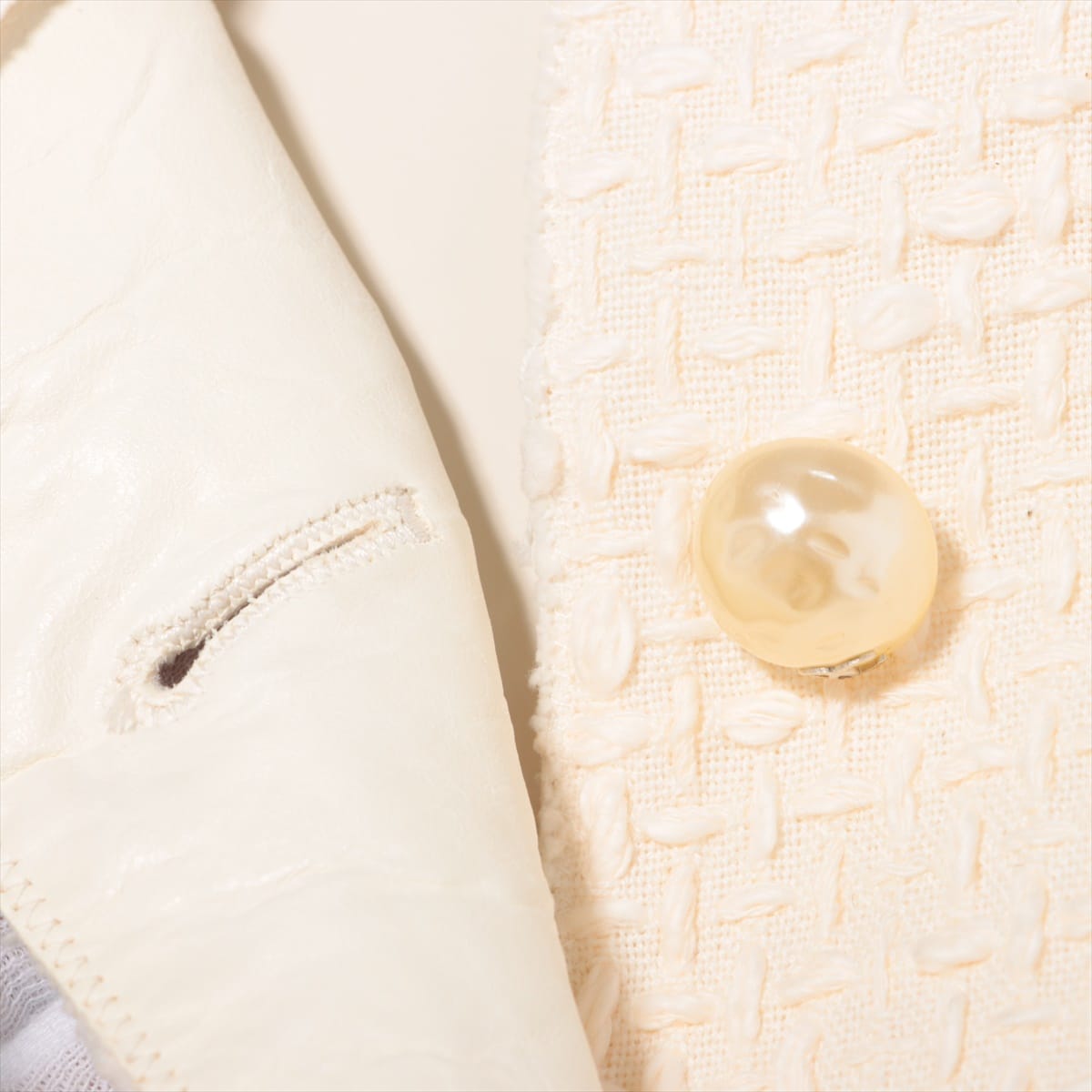 Chanel P43 Cotton & silk Setup tops 40/bottoms 42 Ladies' Ivory  Coco Button
