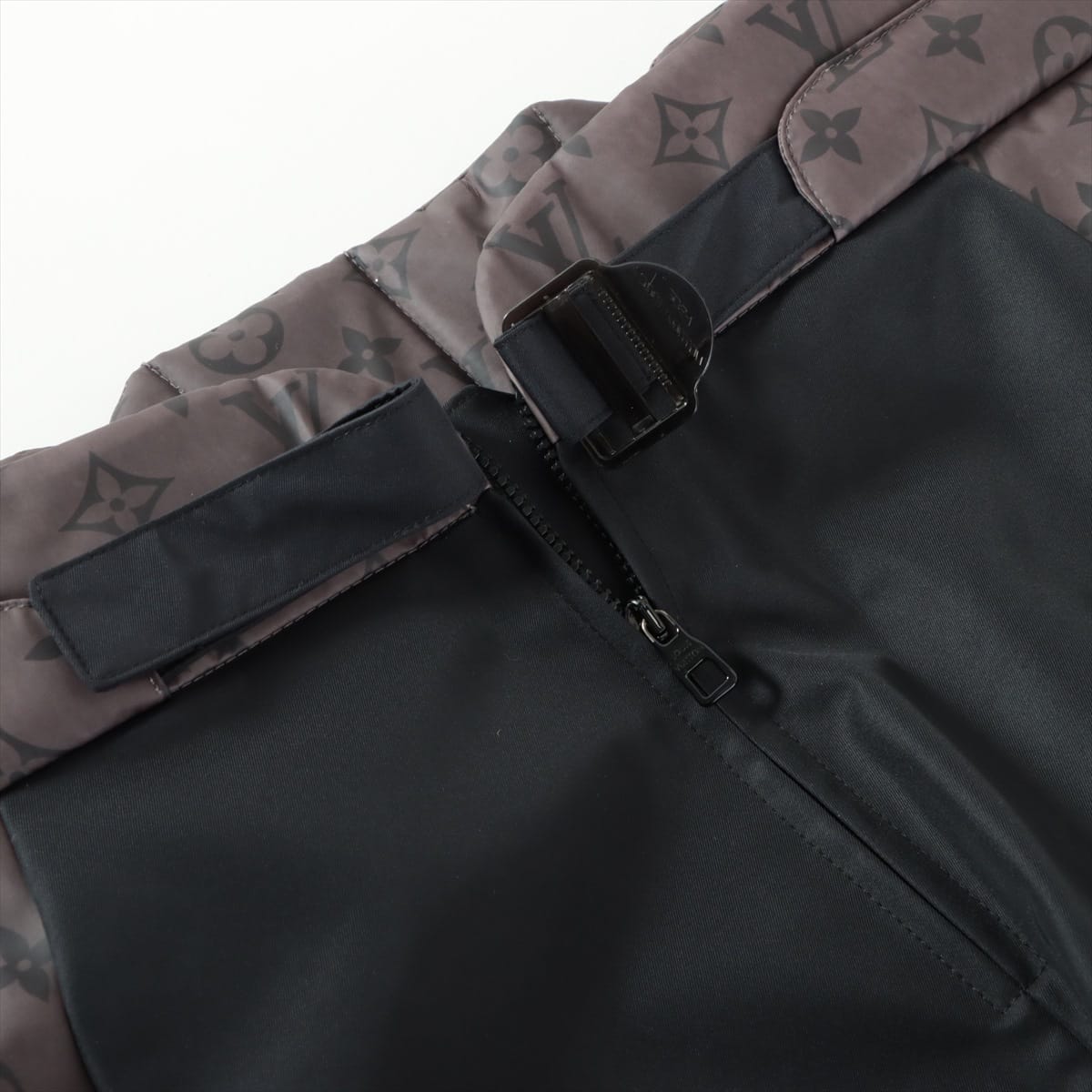 Louis Vuitton 22SS Polyester & nylon Short pants S Men's Grey  RM221M Louis Vuitton 2054