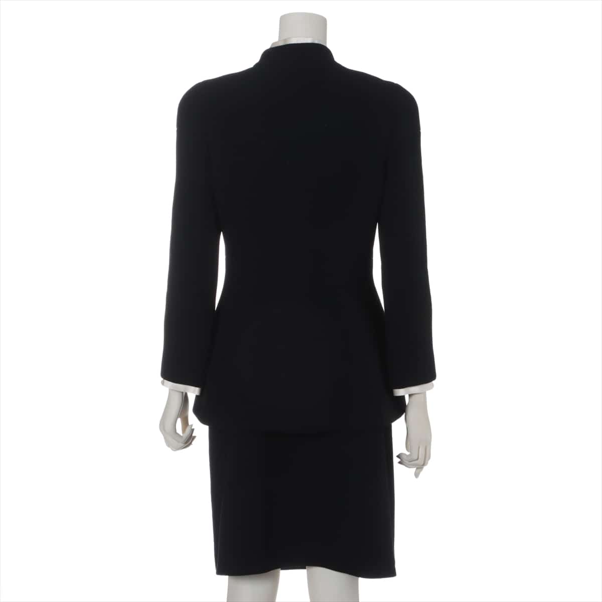 Chanel Coco Button 97A Wool & silk Setup 40 Ladies' Black  The white part of the collar and sleeves can be removed