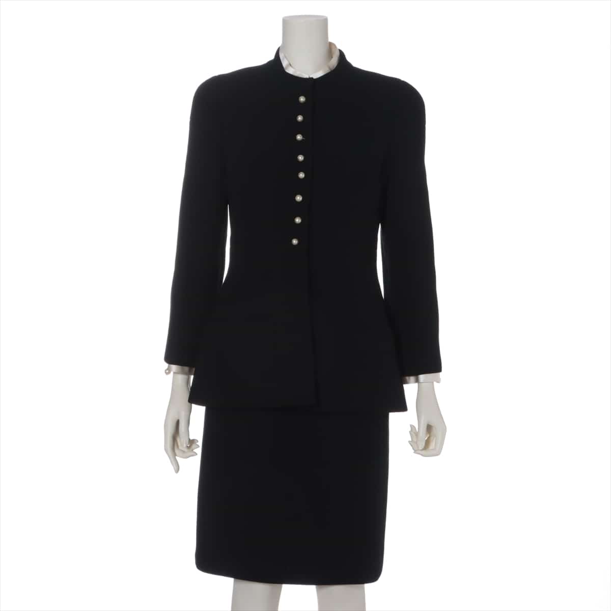 Chanel Coco Button 97A Wool & silk Setup 40 Ladies' Black  The white part of the collar and sleeves can be removed