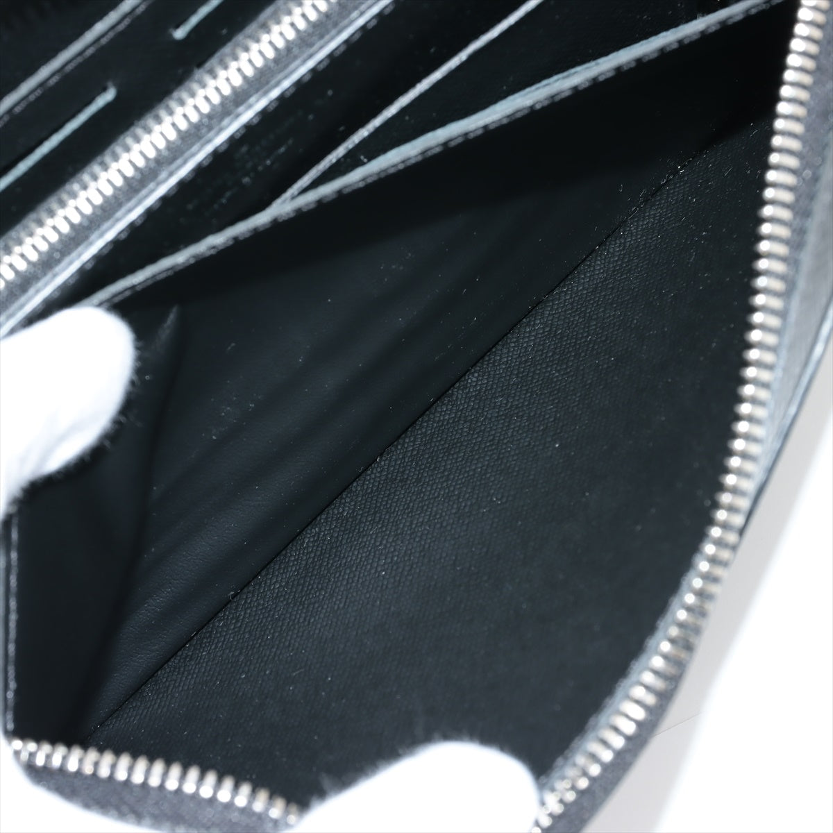 Louis Vuitton Taiga Zippy XL M44275 Black Zip Round Wallet