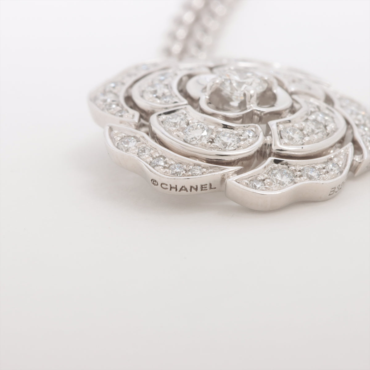 Chanel Camelia Diamond Necklace 750(WG) 6.1g J11177