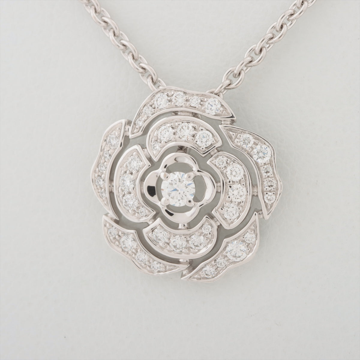 Chanel Camelia Diamond Necklace 750(WG) 6.1g J11177