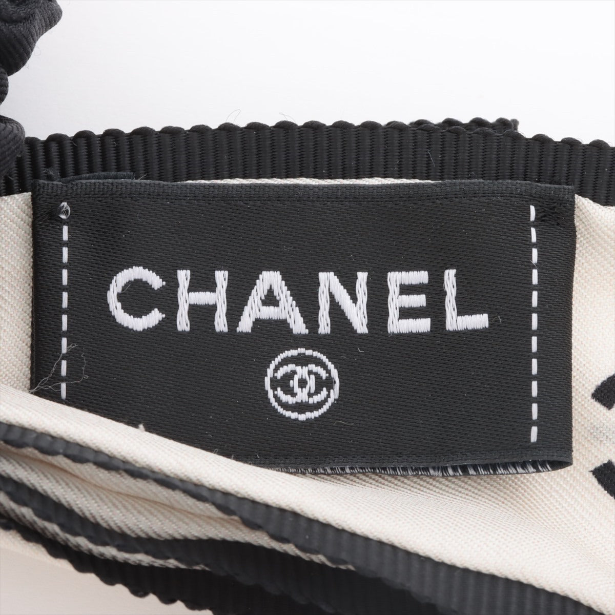 Chanel Coco Mark 22A Scrunchie Silk Black × White