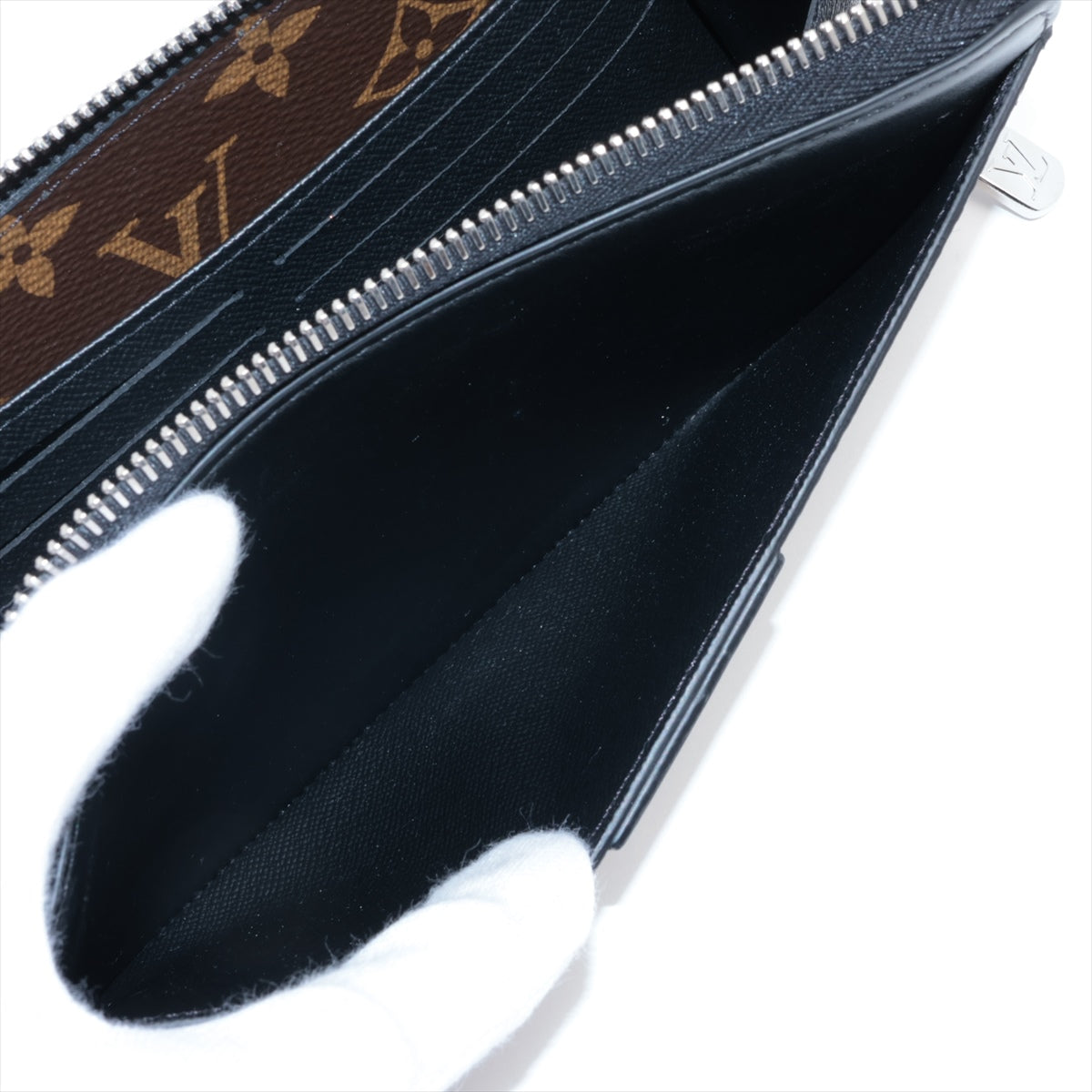 Louis Vuitton Monogram Macassar Zippy Dragonne M69407 Black × Brown Zip Round Wallet There was an RFID response