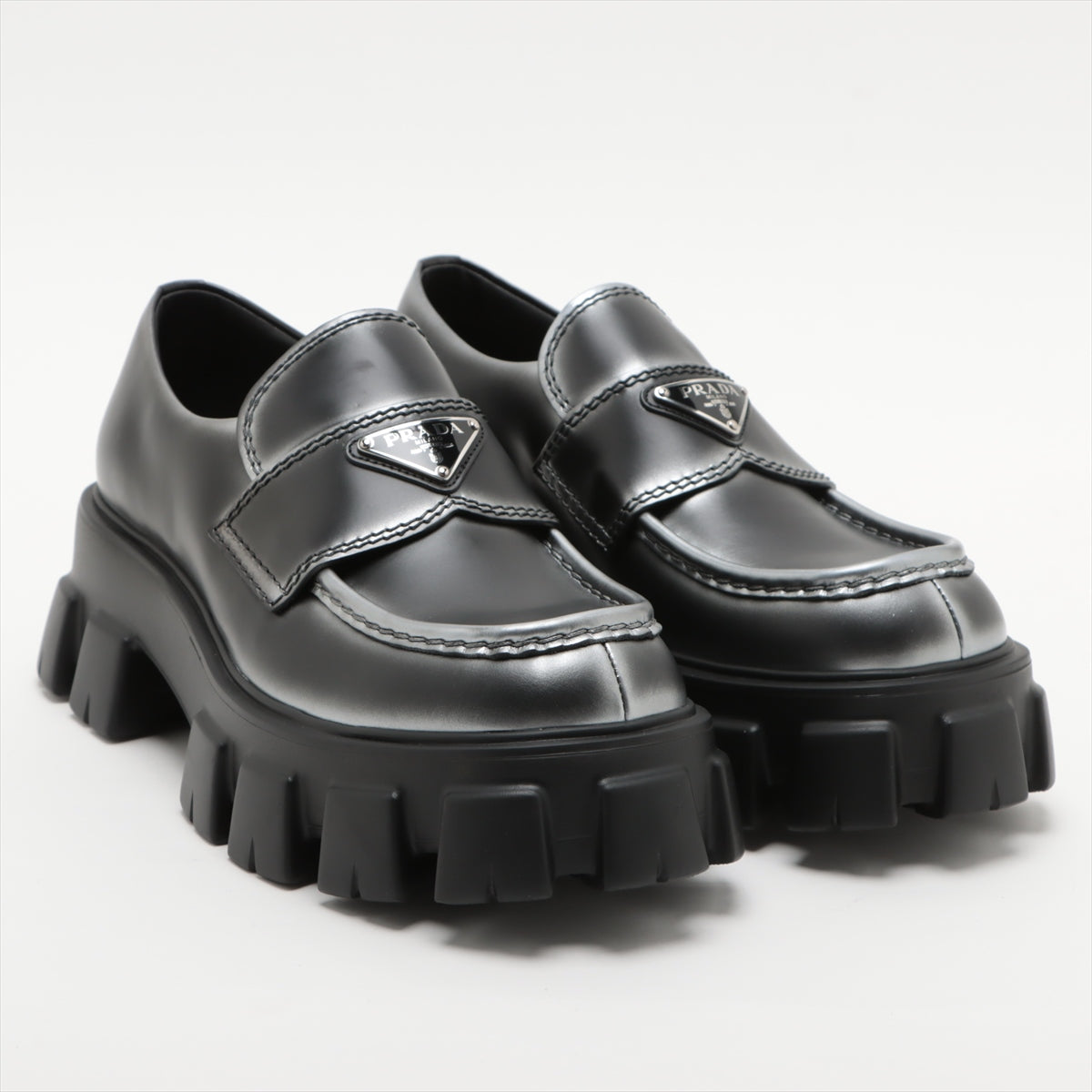 Prada Monolith brushed leather Loafer 5.5 Men's Black × Silver 2DE129 Gradation Box There is a storage bag