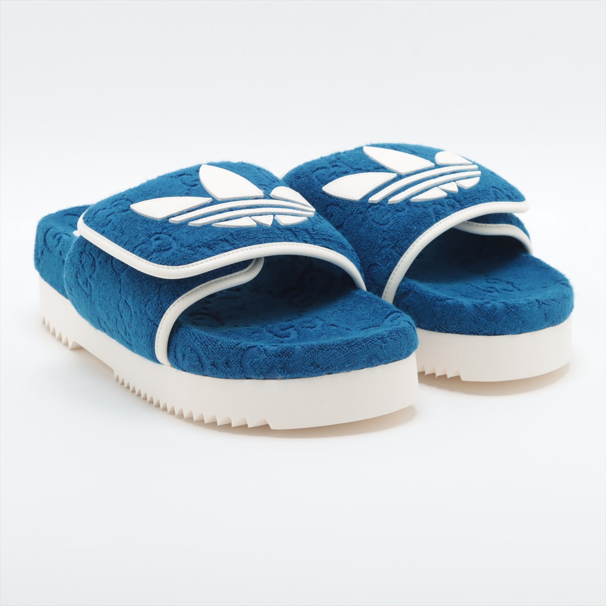 Gucci x Adidas GG Supreme Cotton & Peather Sandals 9 Men's Blue x white Box There is a storage bag