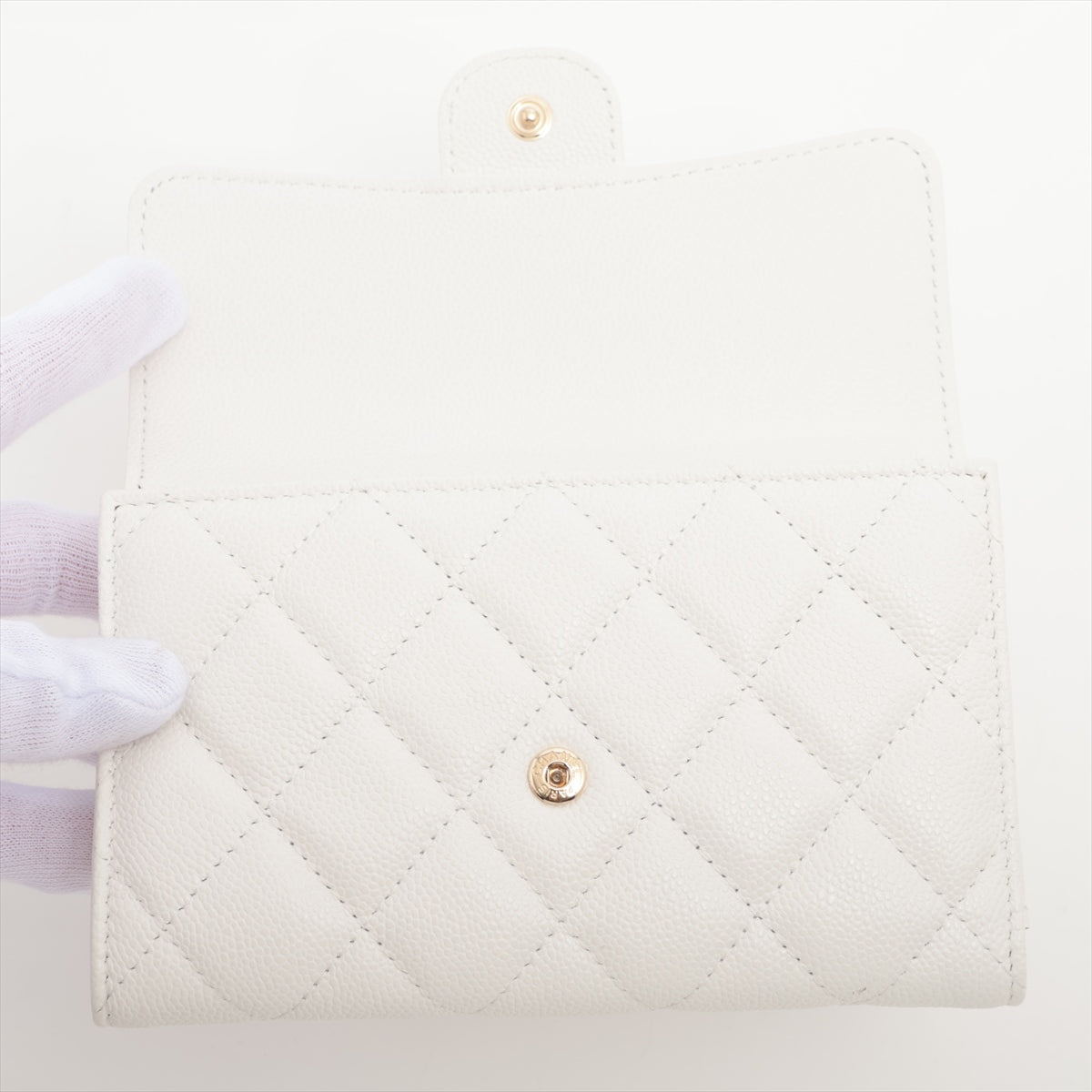 Chanel Matelasse Caviar Skin Wallet White Gold Metal Fittings random