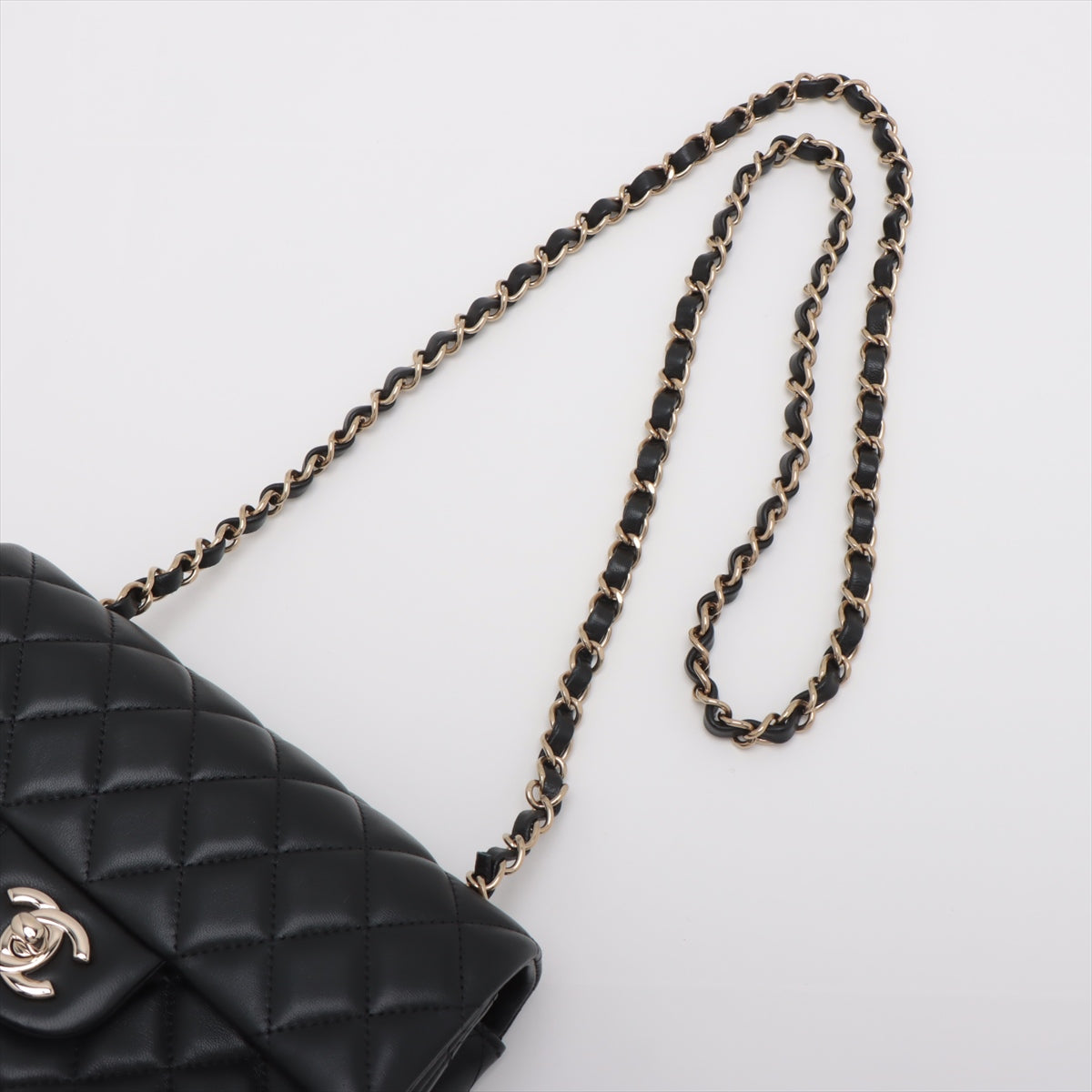 Chanel Mini Matelasse 20 Lambskin Single Flap Single Chain Bag Black Gold Metal Fittings A69900