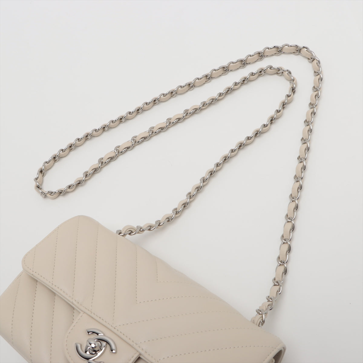 Chanel V Stitch Lambskin Single Flap Single Chain Bag Beige Silver Metal Fittings 31st