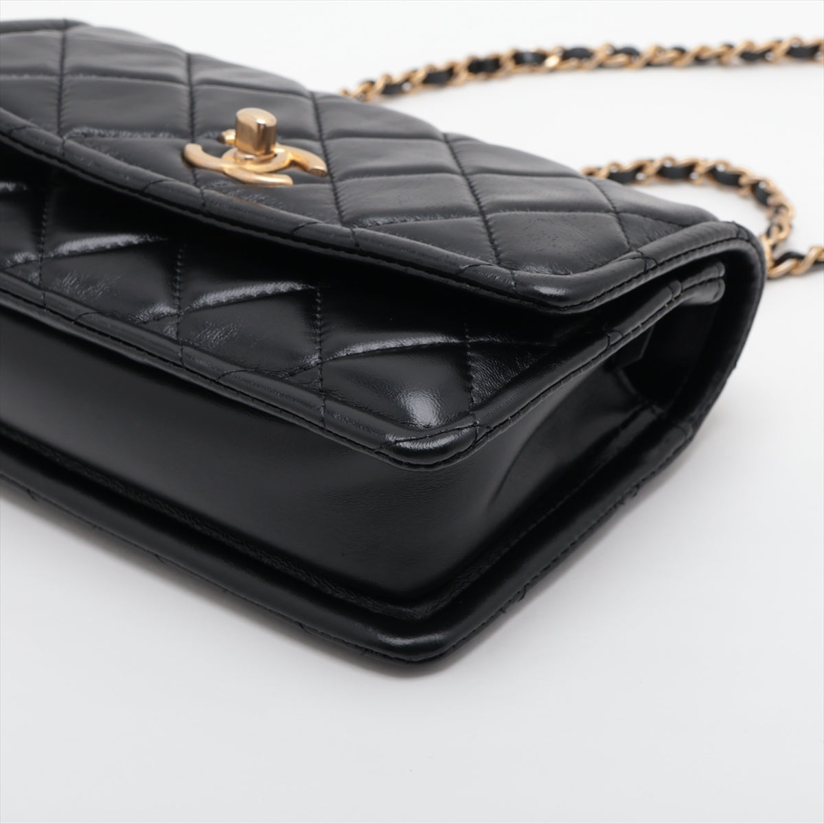 Chanel Matelasse Lambskin Chain Shoulder Bag Black Gold Metal Fittings 30