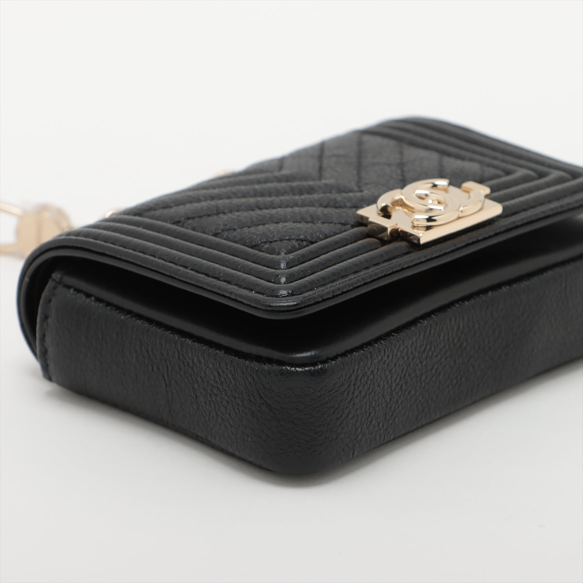 Chanel Boy Chanel Caviar Skin Chain Shoulder Bag Black Gold Metal Fittings 32 Series