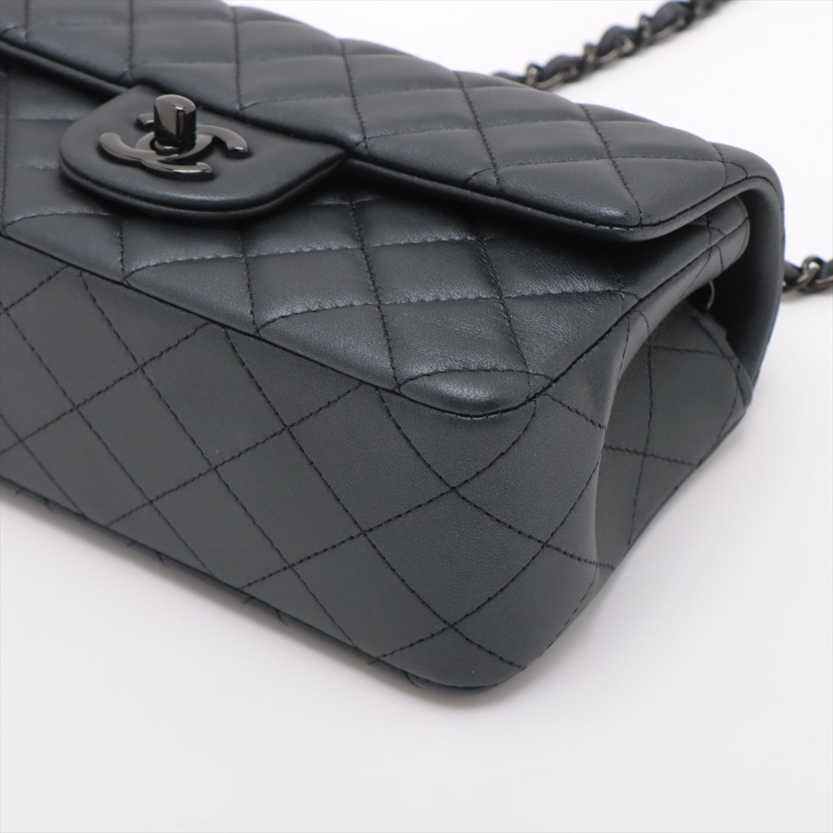 Chanel Mini Matelasse 20 Lambskin Single Flap Single Chain Bag Grey Black Metal Fittings A69900