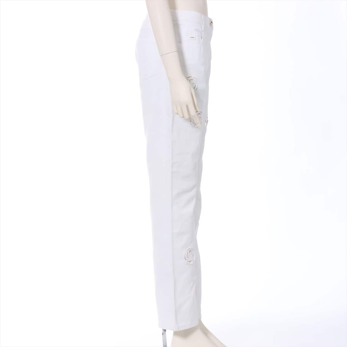 Chanel Camelia Cotton Denim pants 40 Ladies' White  The printing on the model year tag has disappeared, and there are stains on the crotch etc.