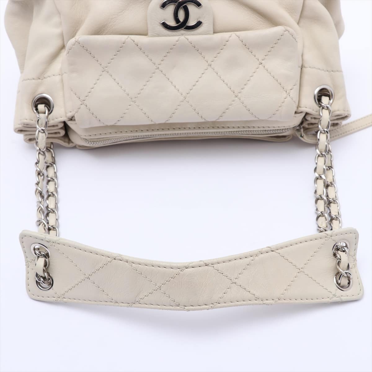 Chanel Matelasse Lambskin Chain handbag White Silver Metal fittings 10XXXXXX