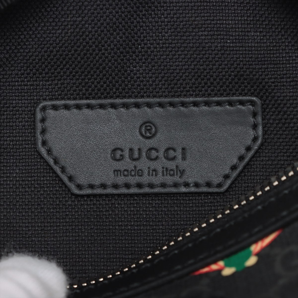 Gucci GG Supreme Bee Sling backpack Black 675181