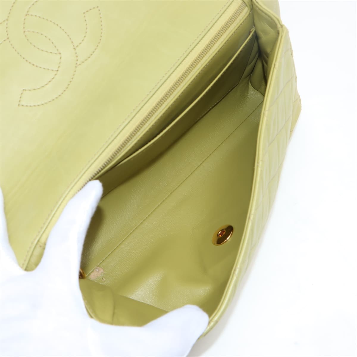 Chanel Matelasse Lambskin Clutch bag Green Gold Metal fittings Seal peeling