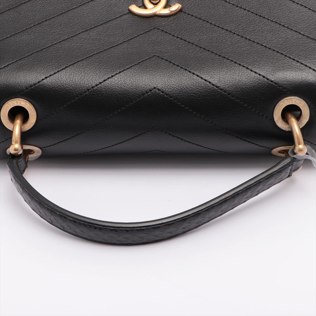 Chanel V Stitch Calfskin x Python 2way handbag Black Gold Metal fittings 25XXXXXX A57149