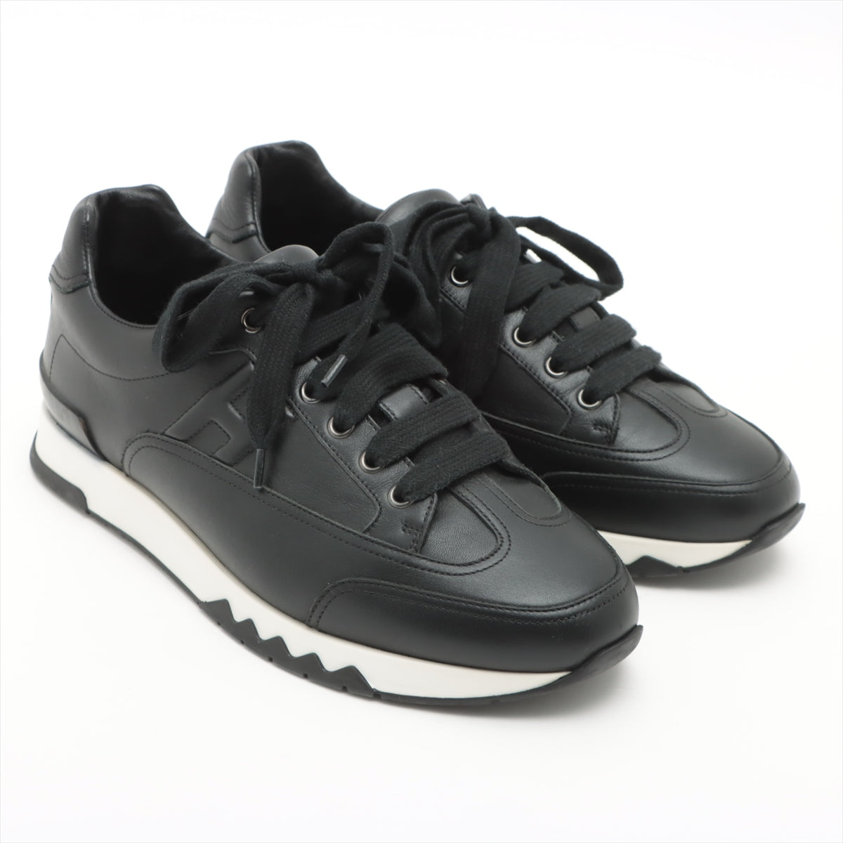 Hermès trails Leather Sneakers 40 Men's Black × White Is there a replacement string Dirt on the midsole There is a thread on the upper