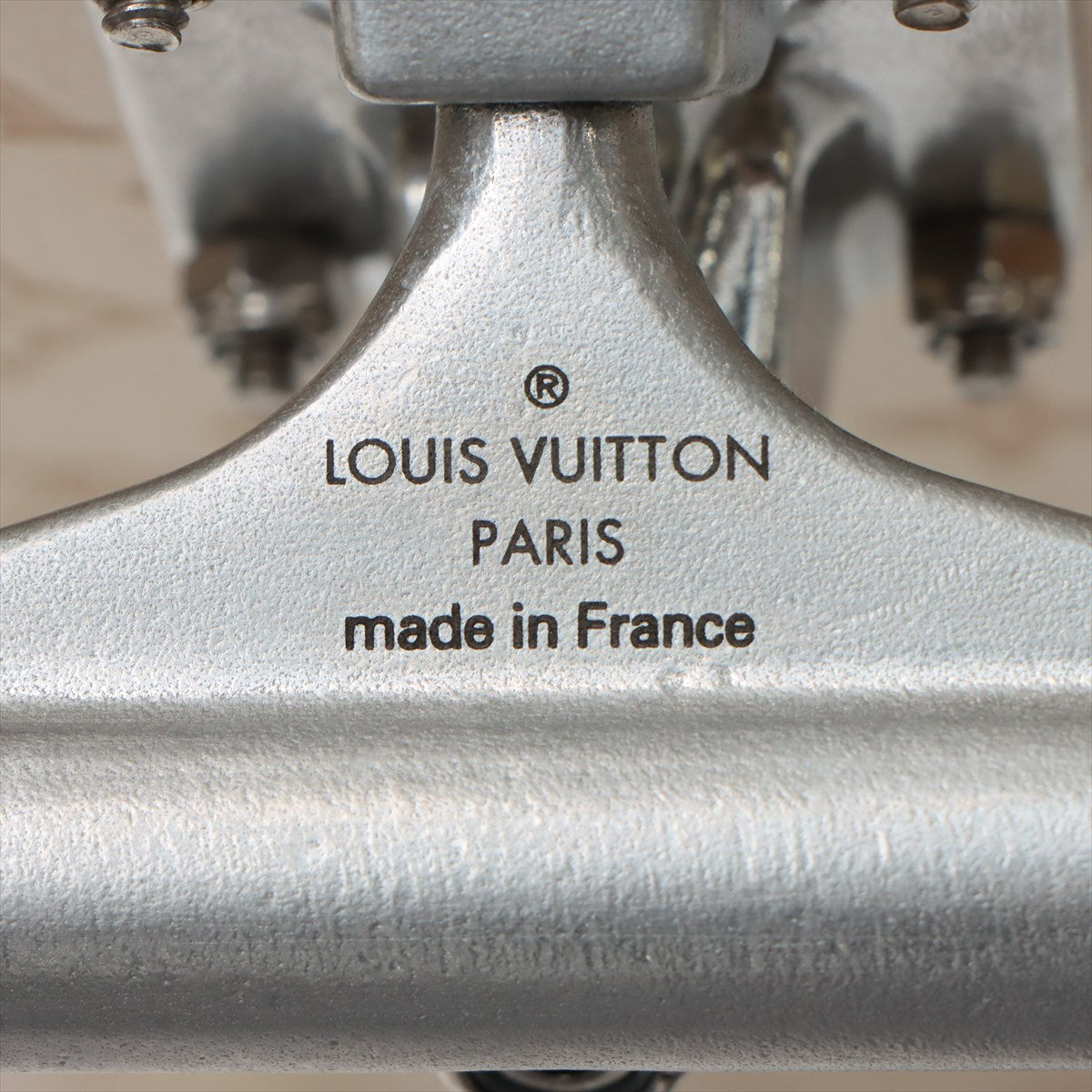 Louis Vuitton GI0637 KC0261 skateboarding Wood Beige Scratched Wears
