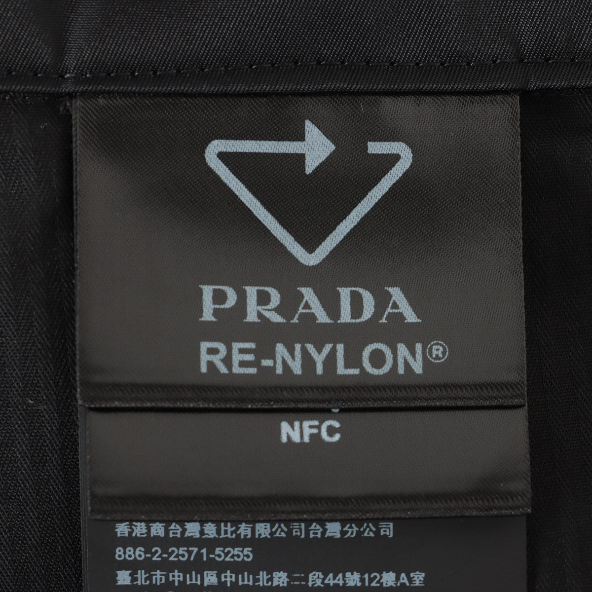 Prada Re Nylon Re Nylon 23 years Nylon Pants 48 Men's Black  DNA911 Bermuda shorts Triangle logo