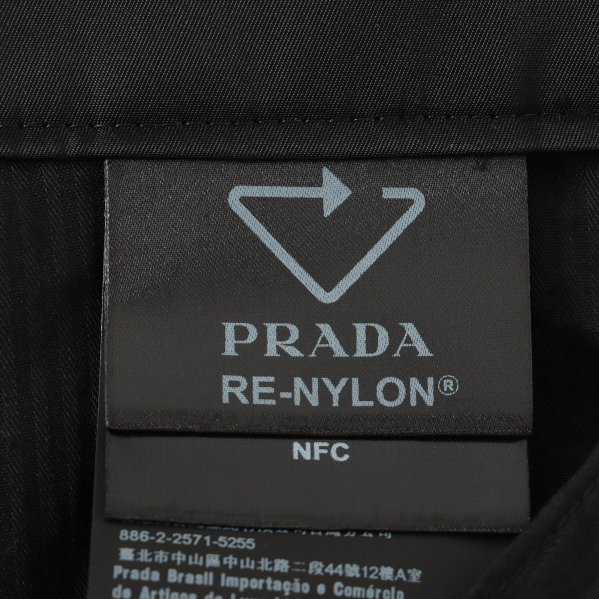 Prada Re Nylon Re Nylon 23 years Nylon Pants 44 Men's Black  DNA911 Bermuda shorts Triangle logo