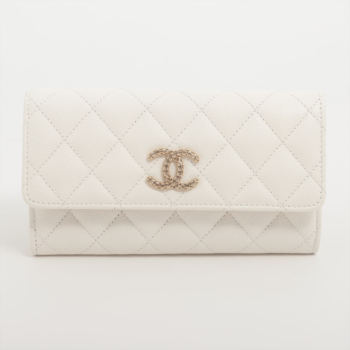 Chanel Matelasse Caviarskin Compact Wallet White Gold Metal fittings random