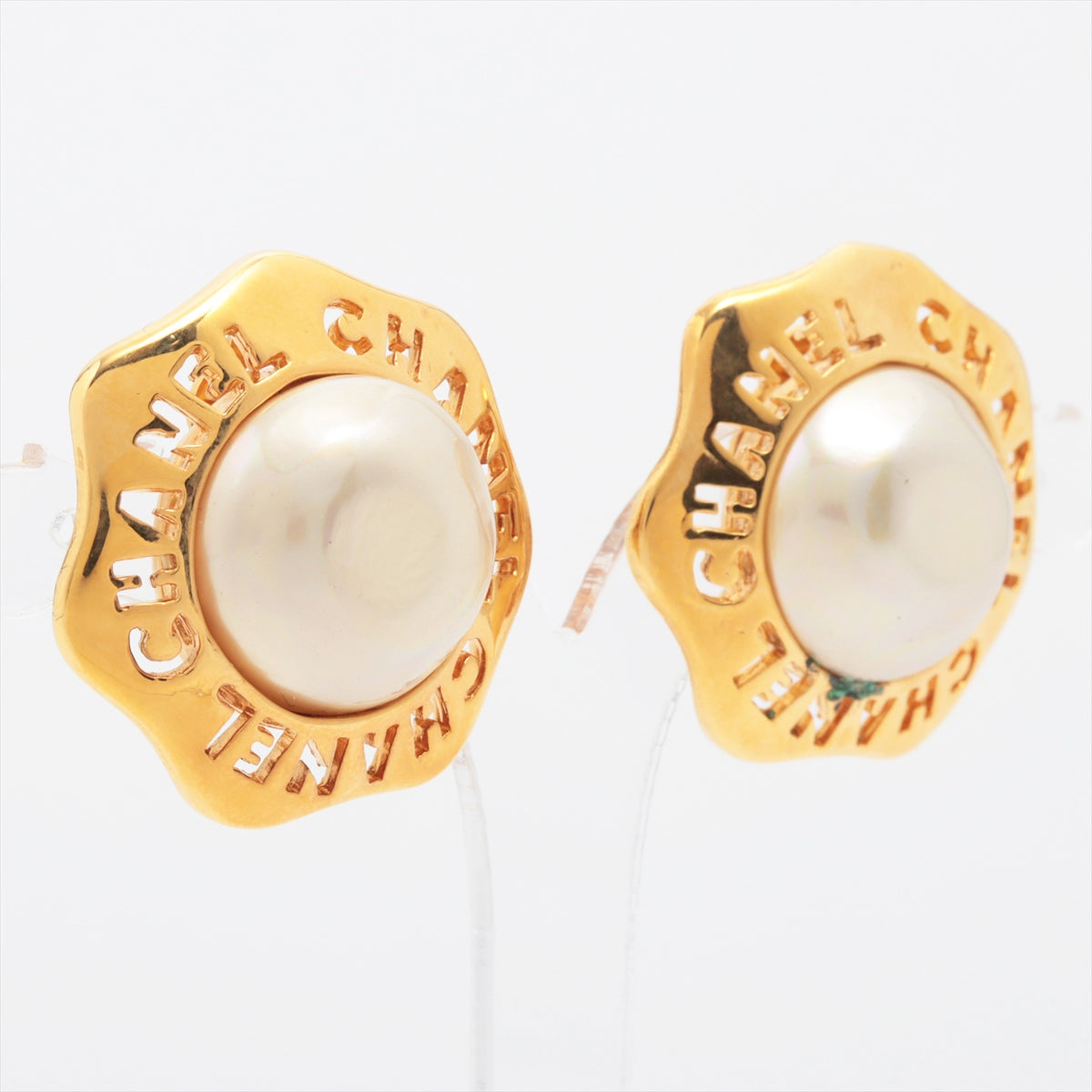 Chanel Logo 2356 Earrings (for both ears) GP x Imitation pearl Gold
