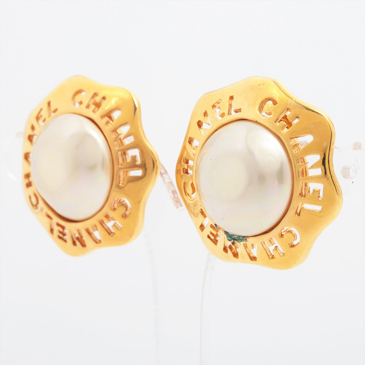 Chanel Logo 2356 Earrings (for both ears) GP x Imitation pearl Gold