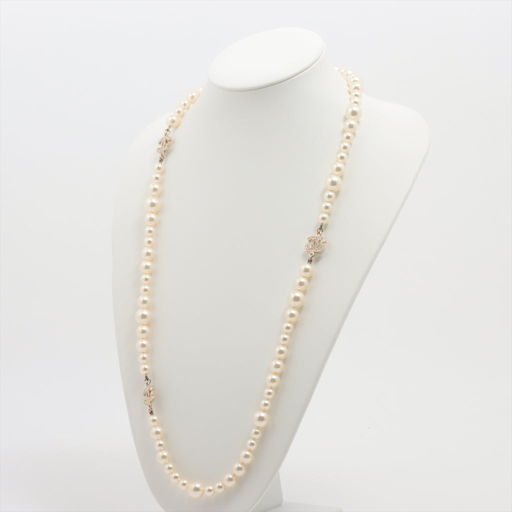 CHANEL Long Pearl Necklace with CC logos - vintage – Loubi, Lou & Coco