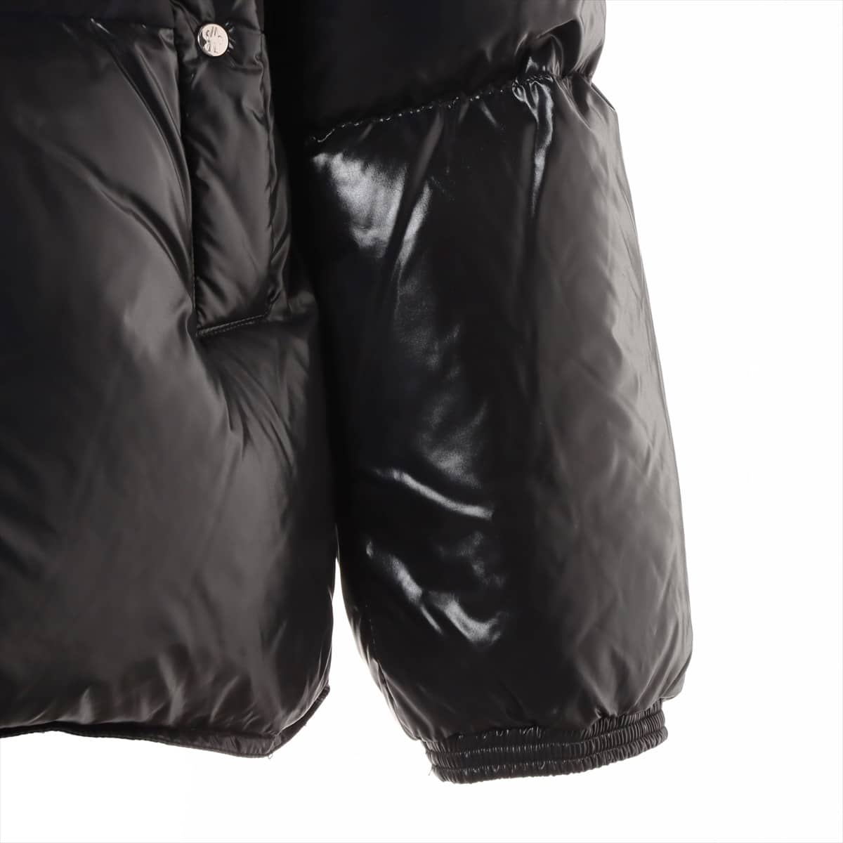 Moncler AYNARD 17 years Nylon Down jacket 4 Black  There is a big thread around the back