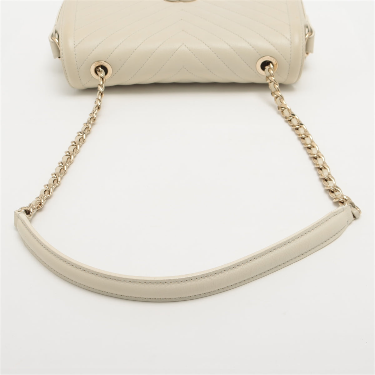 Chanel V Stitch Leather Single flap single chain bag Beige Gold Metal fittings 26XXXXXX