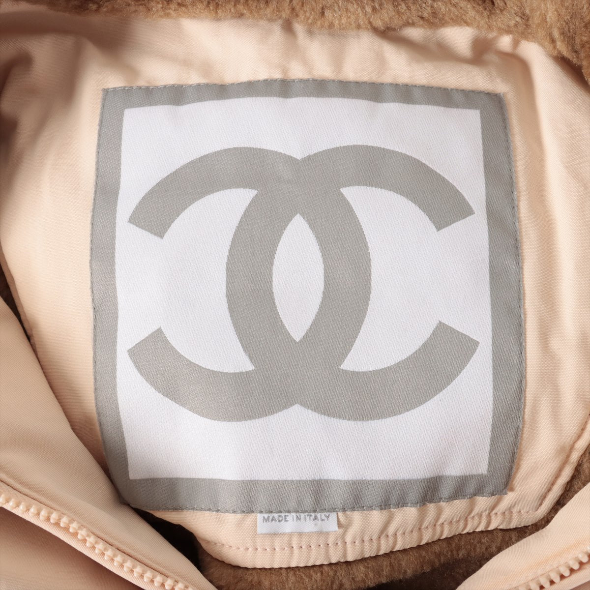 Chanel Sports Coco Mark 01A Cotton x polyester x nylon Setup 38 Ladies' Multicolor  P18537W02856 Is there a burn