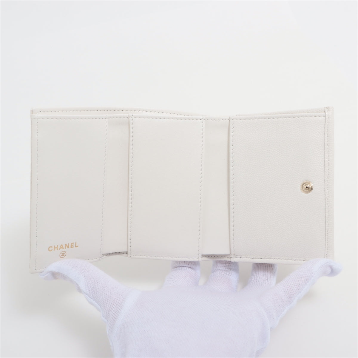 Chanel Matelasse Caviarskin Compact Wallet White Gold Metal fittings random