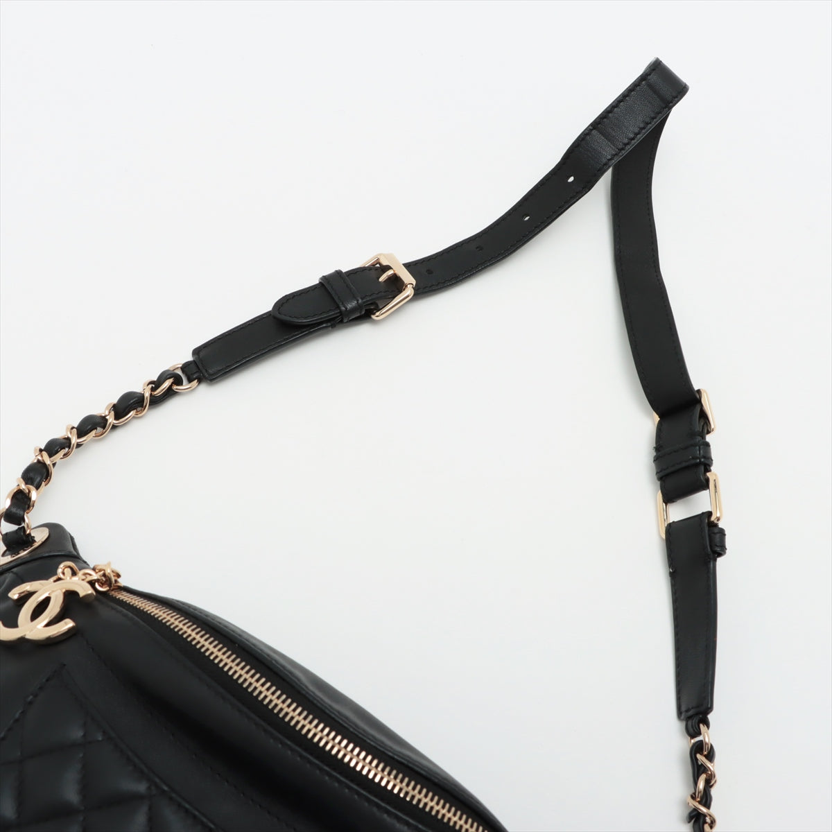 Chanel Matelasse Ram leather Sling backpack Black Gold Metal fittings 27th
