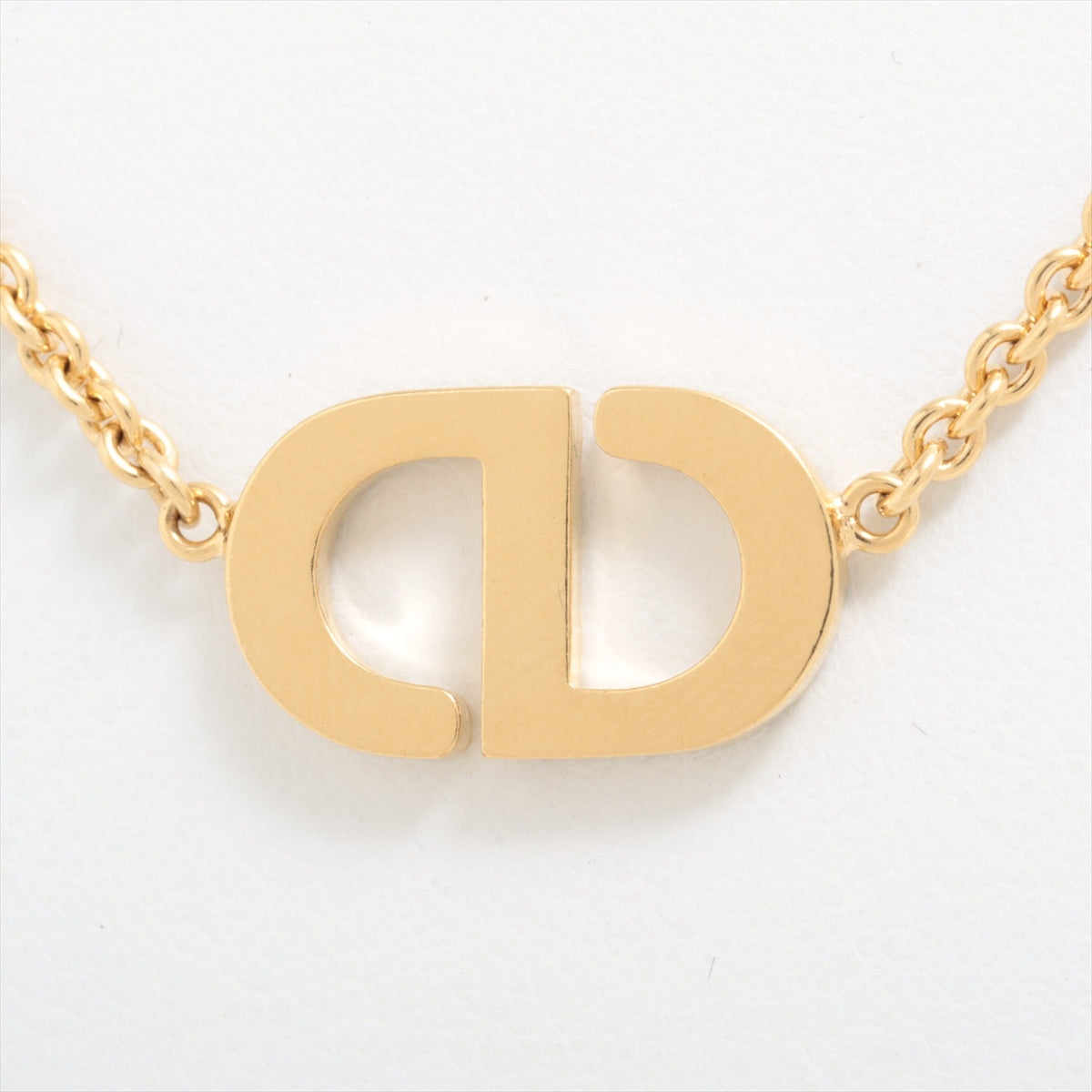Dior Gold CD Pendant Necklace Golden Metal Gold-plated ref.1083372 - Joli  Closet