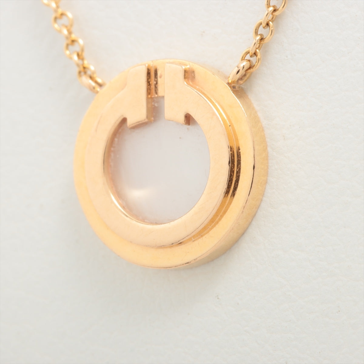 Tiffany & Co. Schlumberger® Sixteen Stone circle pendant in gold with  diamonds. | Tiffany & Co.