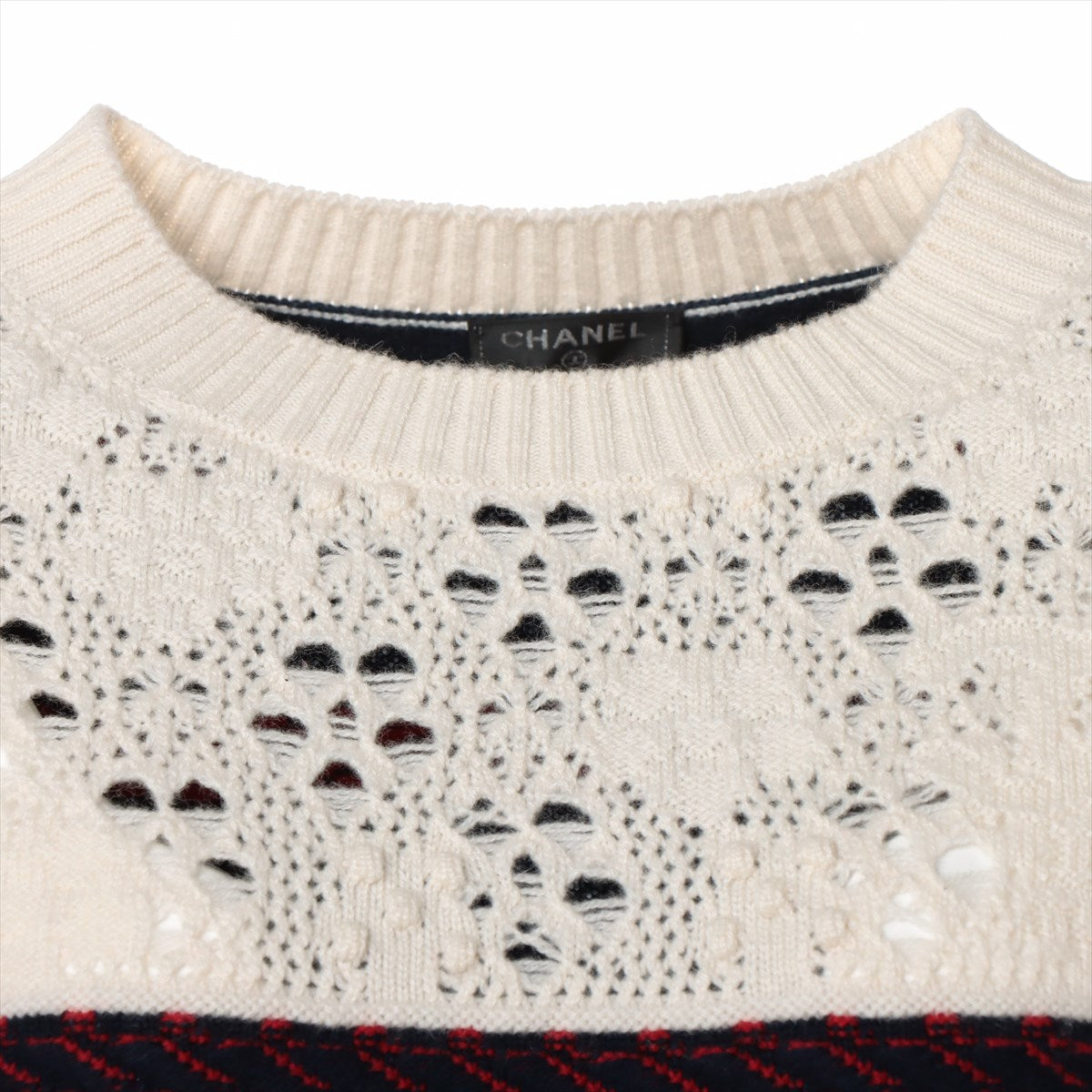 Chanel Coco Button 21C Cashmere Sweater 36 Ladies' White x navy  cutwork pullover knit P70306K10003